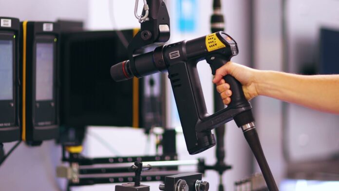 Carbon fiber torque reaction arm SMC | Atlas Copco