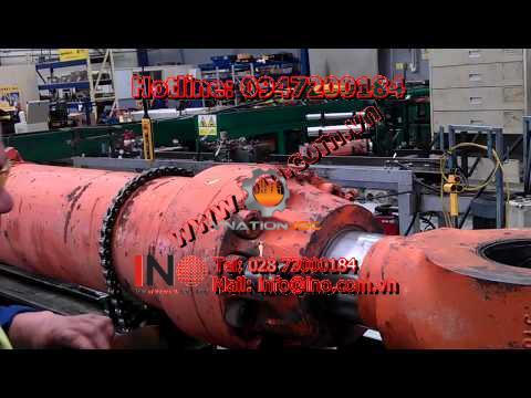 Torque wrench being used in the hydraulic workshop